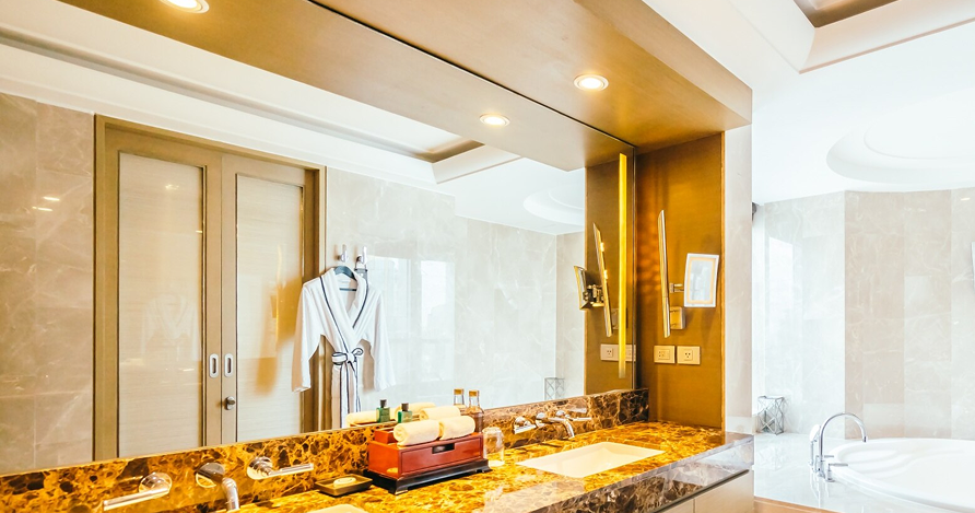 Oosy Smart Mirror in Modern Space